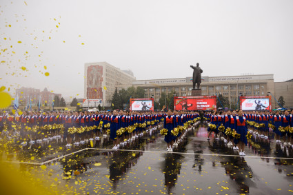 Митрополит Игнатий принял участие в параде, посвященном празднованию 80-й годовщины Великой Победы