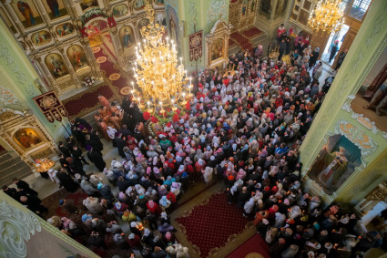 Пасхальная вечерня в храме Покрова Пресвятой Богородицы г.Саратова