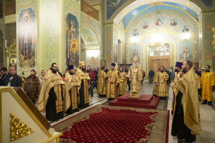 Всенощное бдение в храме в честь Покрова Пресвятой Богородицы г. Саратова