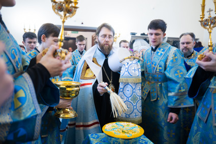 Митрополит Игнатий совершил Божественную литургию во Введенском храме г. Саратова