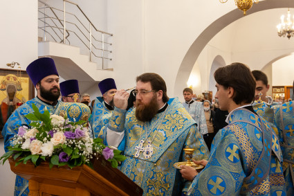 Всенощное бдение в храме святых первоверховных апостолов Петра и Павла г. Саратова