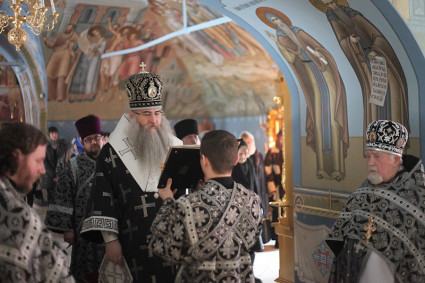 Литургия Преждеосвященных Даров в Свято-Троицком соборе г. Саратова