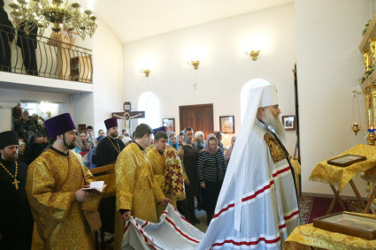 Божественная литургия в храме во имя святителей Василия Великого, Григория Богослова, Иоанна Златоустого г.Саратова