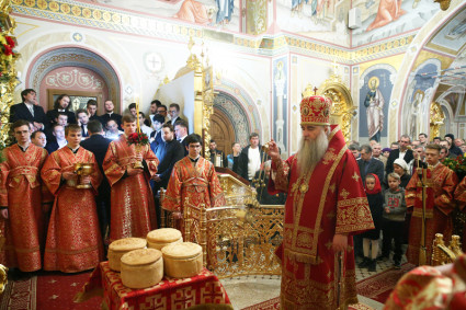 Пасхальное богослужение в Свято-Троицком кафедральном соборе г. Саратова
