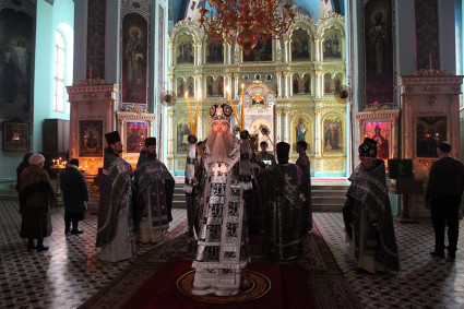 Литургия Преждеосвященных Даров в Духосошественском кафедральном соборе г. Саратова