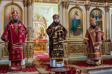 Божественная литургия в храме в честь Покрова Пресвятой Богородицы г. Саратова