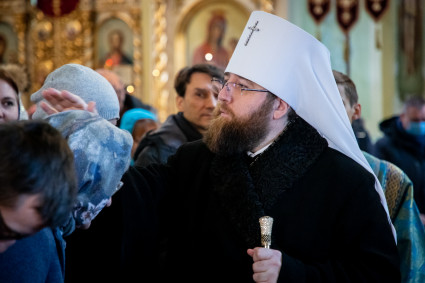 Митрополит Игнатий совершил Божественную литургию в Покровском храме г. Саратова