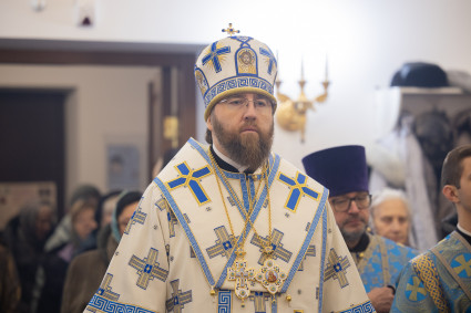 Митрополит Игнатий совершил Божественную литургию во Введенском храме Саратова