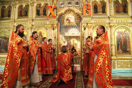Пасхальное богослужение в Духосошественском кафедральном соборе Саратова