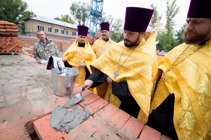 Совершен чин основания храма в честь Тихвинской иконы Божией Матери