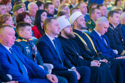 Митрополит Игнатий посетил торжественное мероприятие, посвященное празднованию Дня Конституции