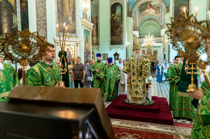 Божественная литургия в храме Сошествия Святого Духа г. Саратова