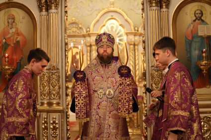 Митрополит Игнатий совершил всенощное бдение в Покровском соборе г. Саратова