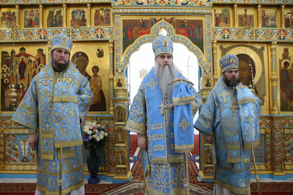 Митрополит Лонгин, Епископ Тарасий и Епископ Пахомий совершили Божественную литургию в Свято-Алексиевском женском монастыре города Саратова