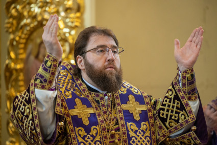 Митрополит Игнатий совершил Божественную литургию в Покровском соборе г. Саратова