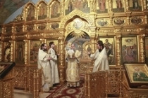 Божественная литургия в Свято-Троицком соборе Саратова