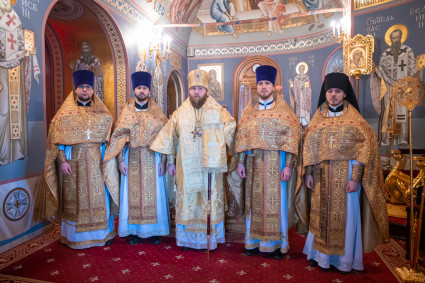 Митрополит Игнатий совершил Божественную литургию в Свято-Троицком кафедральном соборе г. Саратова