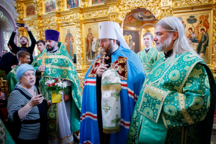 Митрополит Игнатий совершил Божественную литургию в Свято-Троицком кафедральном соборе г. Саратова