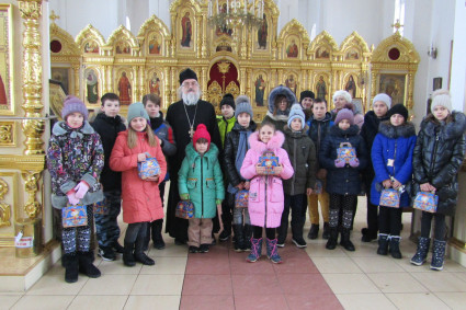 Священник встретился с юными друзьями полиции