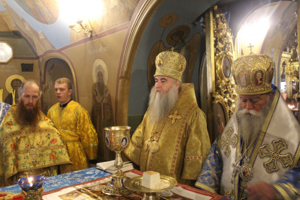 Божественная литургия в Успенском храме подворья Болгарской Православной Церкви в Москве