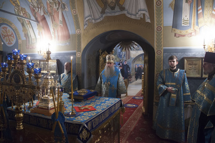 Утреня с чтением акафиста Пресвятой Богородице в Свято-Троицком кафедральном соборе Саратова