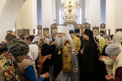 Божественная литургия в храме во имя первоверховных апостолов Петра и Павла г. Саратова