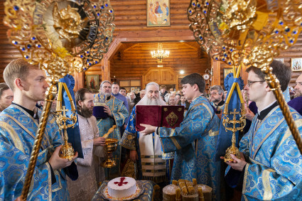 Божественная литургия в храме в честь Сретения Господня г. Саратова