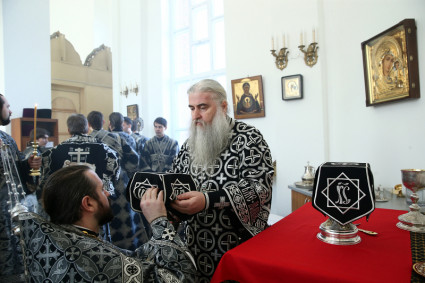 Литургия Преждеосвященных Даров в храме в честь Казанской иконы Божией Матери г.Саратова