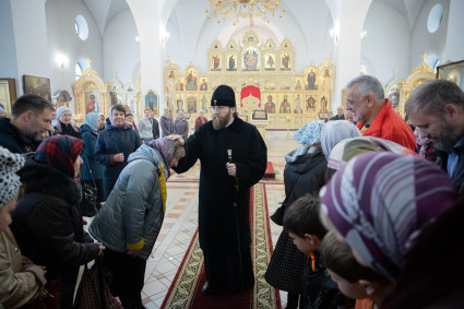 Митрополит Игнатий совершил Божественную литургию в храме в честь Рождества Христова г. Саратова