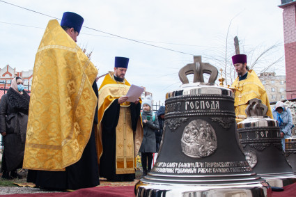 В Благовещенском храме Саратова освятили колокола