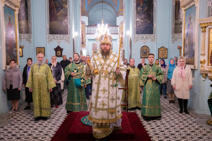 Митрополит Игнатий совершил всенощное бдение в Духосошественском соборе г. Саратова