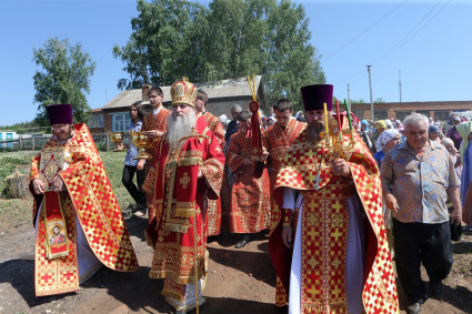 Божественная литургия в храме во имя святого апостола и евангелиста Иоанна Богослова с. Казанла Базарно-Карабулакского района