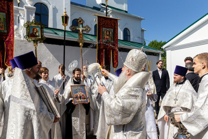 Божественная литургия в Вознесенско-Пантелеимоновском храме с. Усть-Курдюм Саратовского района
