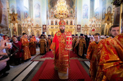 Митрополит Игнатий совершил Великую пасхальную вечерню в Покровском соборе г. Саратова