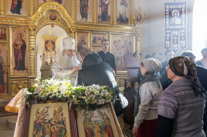 Божественная литургия в храме святых Царственных страстотерпцев г. Саратова