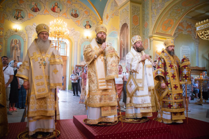 Совершено соборное архиерейское богослужение в Покровском соборе г. Саратова