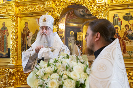 Божественная литургия в Свято-Троицком кафедральном соборе г. Саратова
