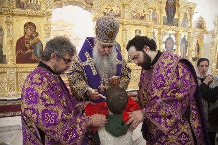 Божественная литургия в храме в честь Рождества Христова г.Саратова