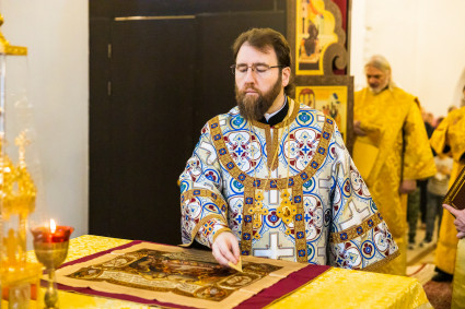 Митрополит Игнатий совершил Божественную литургию в Петропавловском храме г. Саратова