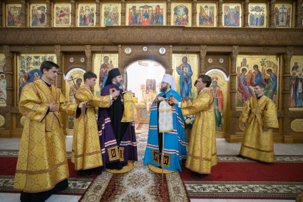 Совершено соборное архиерейское богослужение в Свято-Троицком кафедральном соборе г. Балаково