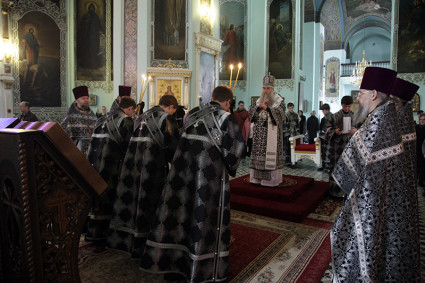 Литургия Преждеосвященных Даров в храме в честь Сошествия Святого Духа города Саратова