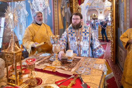 Митрополит Игнатий совершил Божественную литургию в Свято-Троицком кафедральном соборе г. Саратова
