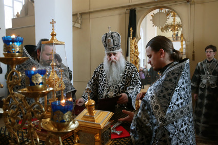 Литургия Преждеосвященных Даров в храме в честь Казанской иконы Божией Матери г.Саратова