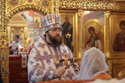 Митрополит Игнатий совершил Божественную литургию в Вознесенско-Пантелеимоновском храме с. Усть-Курдюм