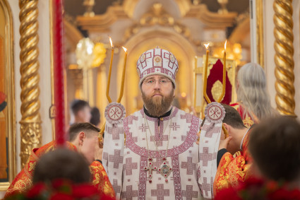 Митрополит Игнатий совершил Божественную литургию в Свято-Троицком кафедральном соборе г. Покровска (Энгельса)