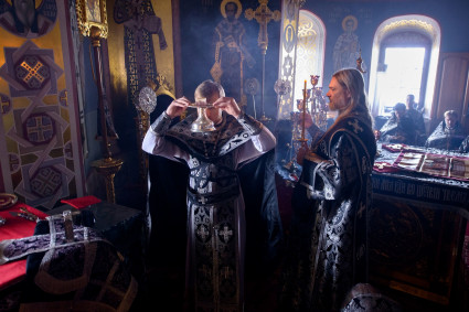 Митрополит Игнатий совершил Литургию Преждеосвященных Даров в Свято-Троицком кафедральном соборе г. Саратова