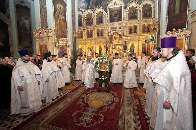 Рождественское богослужение в Духосошественском кафедральном соборе Саратова