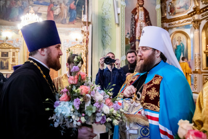 Митрополит Игнатий совершил Божественную литургию в Покровском соборе г. Саратова