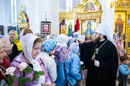 Митрополит Игнатий совершил Божественную литургию в храме великомученика Георгия Победоносца г. Саратова