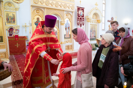 Совершена Пасхальная Литургия с сурдопереводом